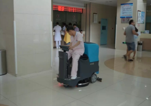 驾驶式洗地机
